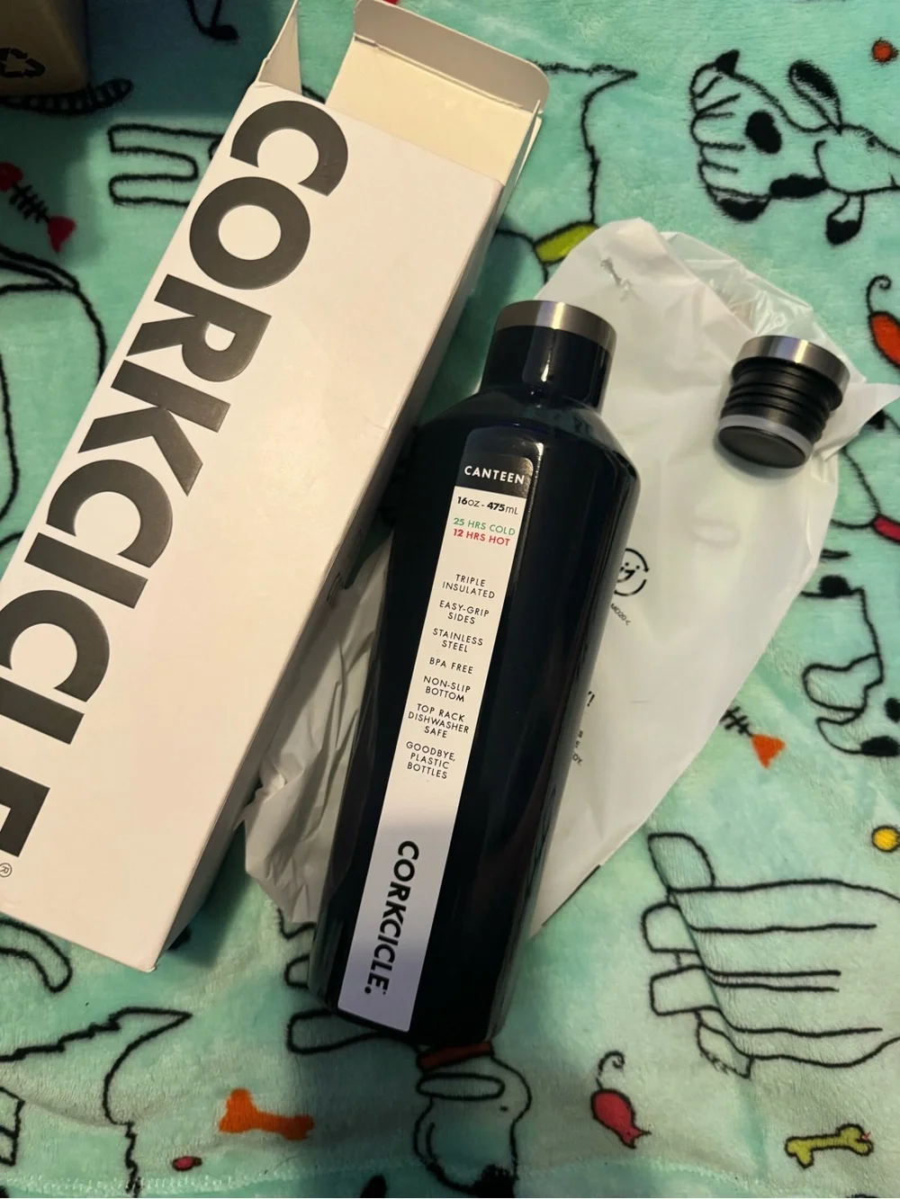CORKCICLE CANTEEN Triple Insulated Water Bottle NEW Midnight, travel wine holder